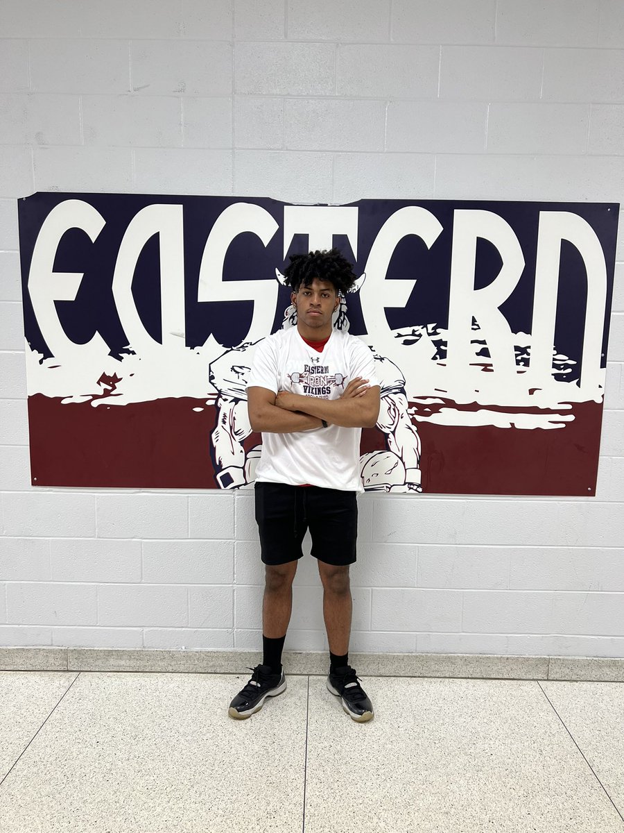 Coach_B_XXVII's tweet photo. #Winter1 1000lb. Club (Bench/Dead/Squat) ‘23 LB/RB @TheSilasDavis 1035lbs. ‘23 OL/DL @HelseneAnthony 1005lbs. @Fowlkes41 @ECCRSDFootball #VikingStrong https://t.co/z0GNFjPJHE