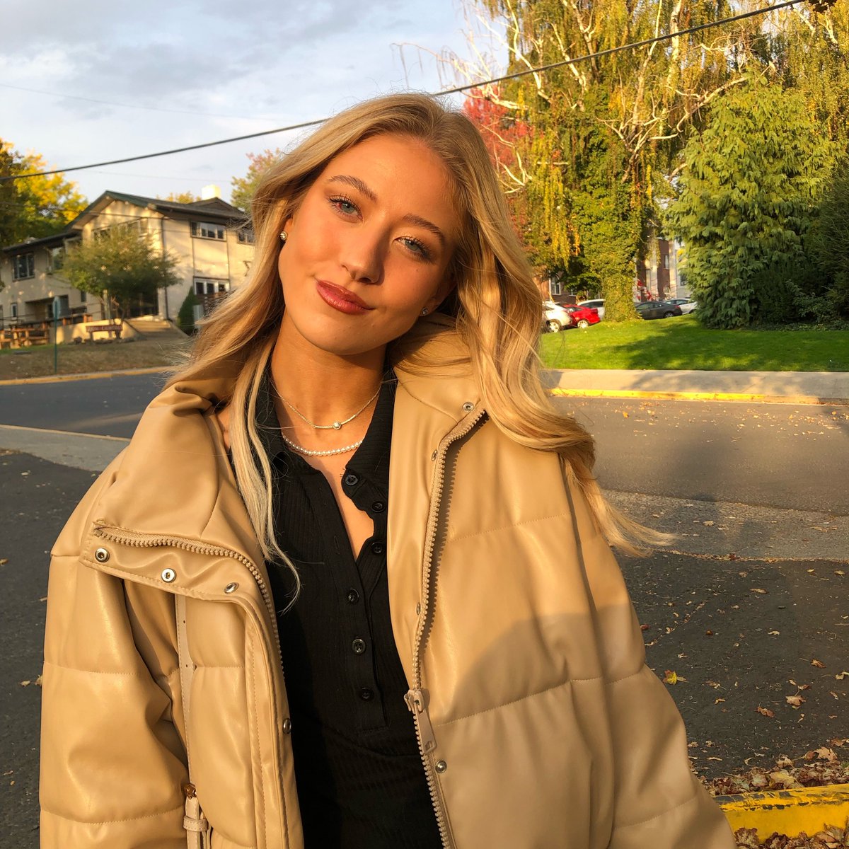 LiveBalanced4's tweet photo. Hello! My name is Maya Davis and I am a junior at Washington State University. I am majoring in Communication Public Relations and minoring in Psychology. I will be graduating in 2023! https://t.co/cPDF8fQERc