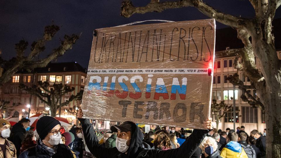 danylobatulin's tweet photo. How to help Ukraine resist Russian terror 101:
1. Share information on social media. Avoid saying ‘Ukrainian crisis’, talk about ‘Russian aggression' 
2. Support Ukrainian peers. Don’t use them as google
3. Support financially

Details: https://t.co/2q5WYbSly7

Please, retweet https://t.co/sEAUUNAcmn