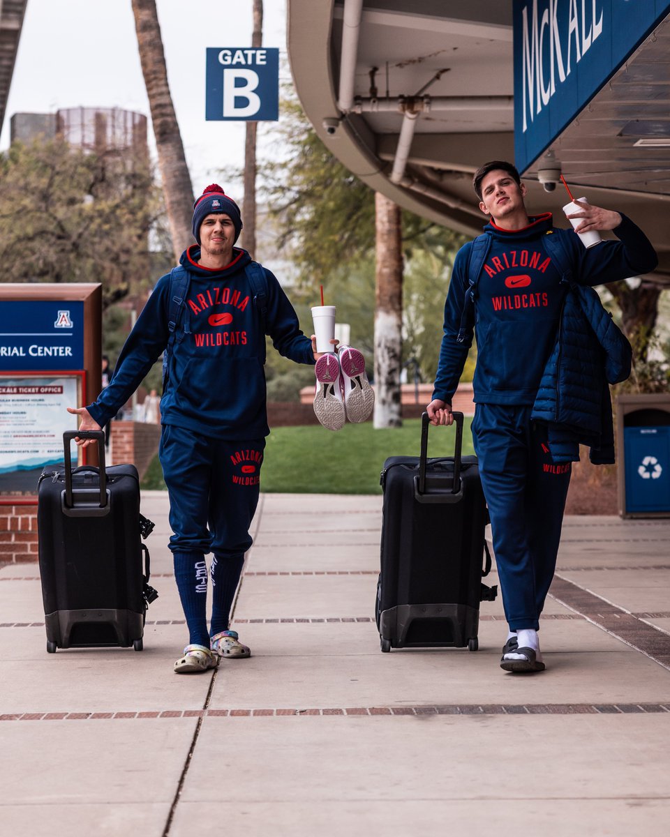 ArizonaMBB's tweet photo. Back to it ✈️✈️

#BearDown #RunWithUs https://t.co/IeLZop1VAB