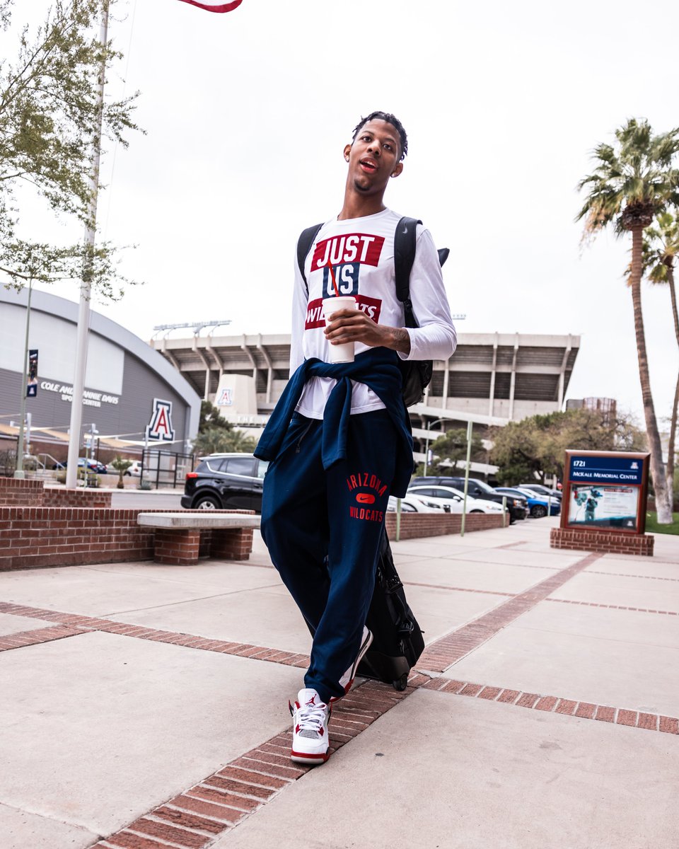 ArizonaMBB's tweet photo. Back to it ✈️✈️

#BearDown #RunWithUs https://t.co/IeLZop1VAB