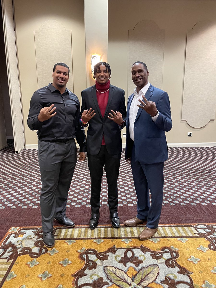 MasonDuke15's tweet photo. I am honored to have been selected by The Touchdown Club of Houston as a top 25 scholar-athlete in Houston and surrounding areas. Receiving this award just as my brother did in 2015 and my pops in 1989. Thanks @gcmhspatriots @GCCISD @GcmPatriot for all the support! https://t.co/DaiF6PwrHx