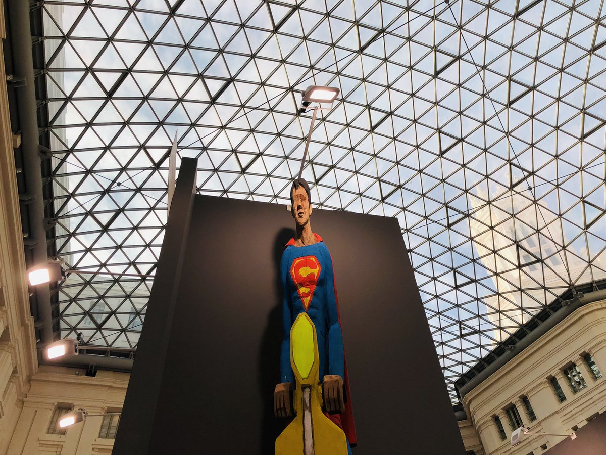 Hoy arranca la semana del arte en Madrid. Fantástica la propuesta de <a href="/ArtMadridferia/">ART MADRID'26</a> nos ha encantado, podéis verla en la Galería de Cristal del Palacio de Cibeles, una cita ineludible con el #artecontemporáneo. 
#artmadrid #art