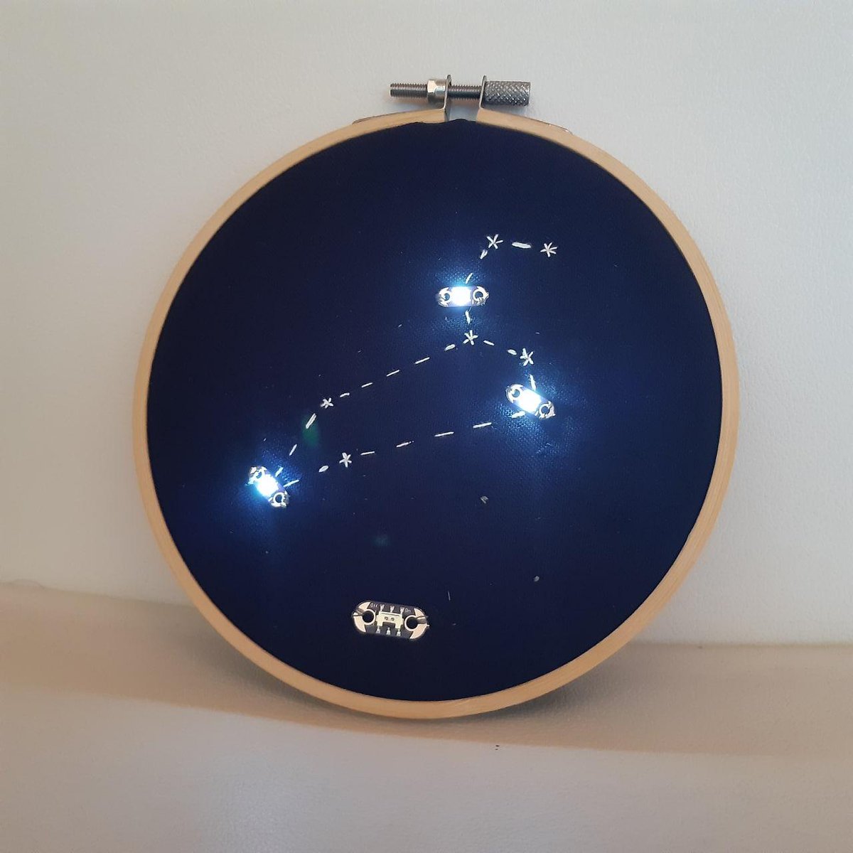 El último curso de <a href="/FablabBadajoz/">FablabBadajoz</a>, impartido por <a href="/diogommr/">Diogo Ribeiro</a>,  se ha dedicado a electrónica textil, en el que se han hecho interesantes diseños