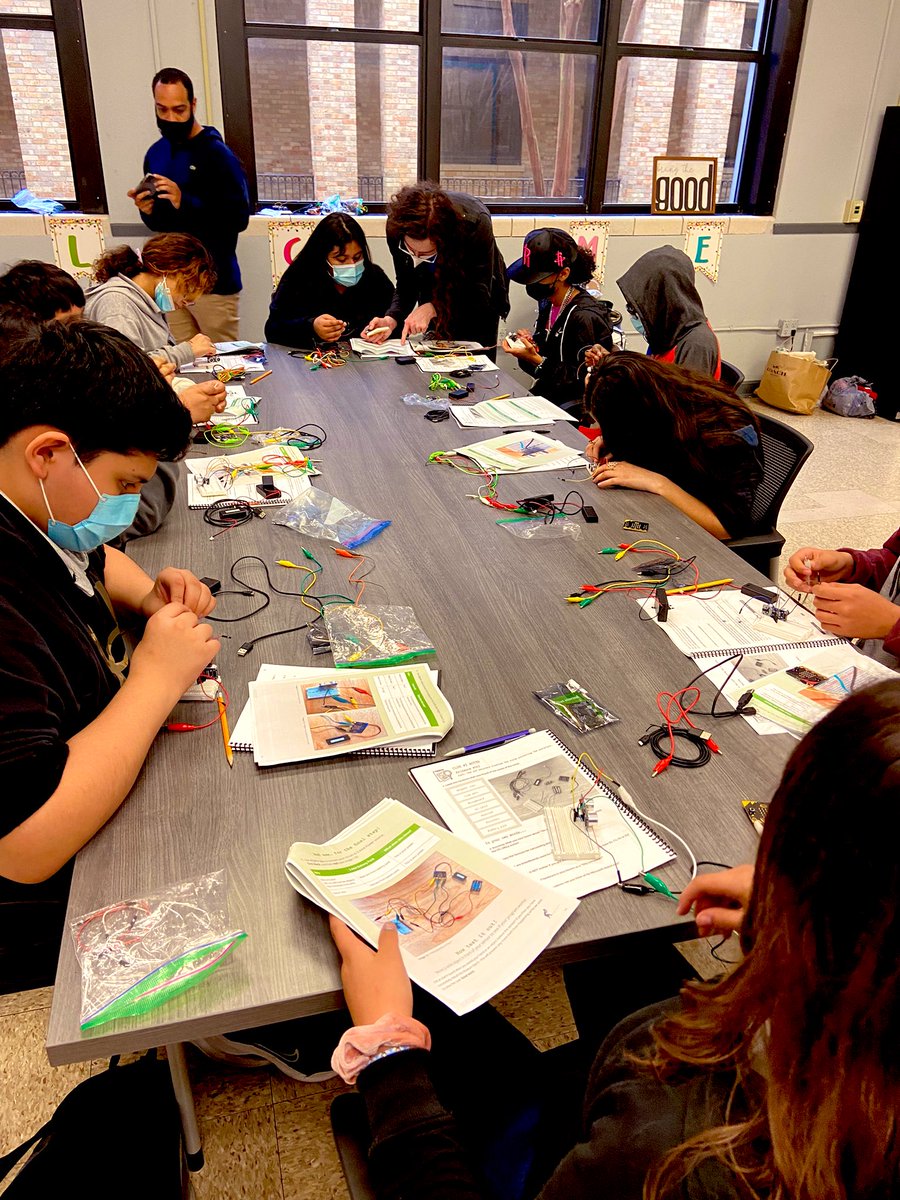 Love seeing our Hornets put those brilliant minds to work! Thank you Comp-U-Dopt! #hornetpride 🐝