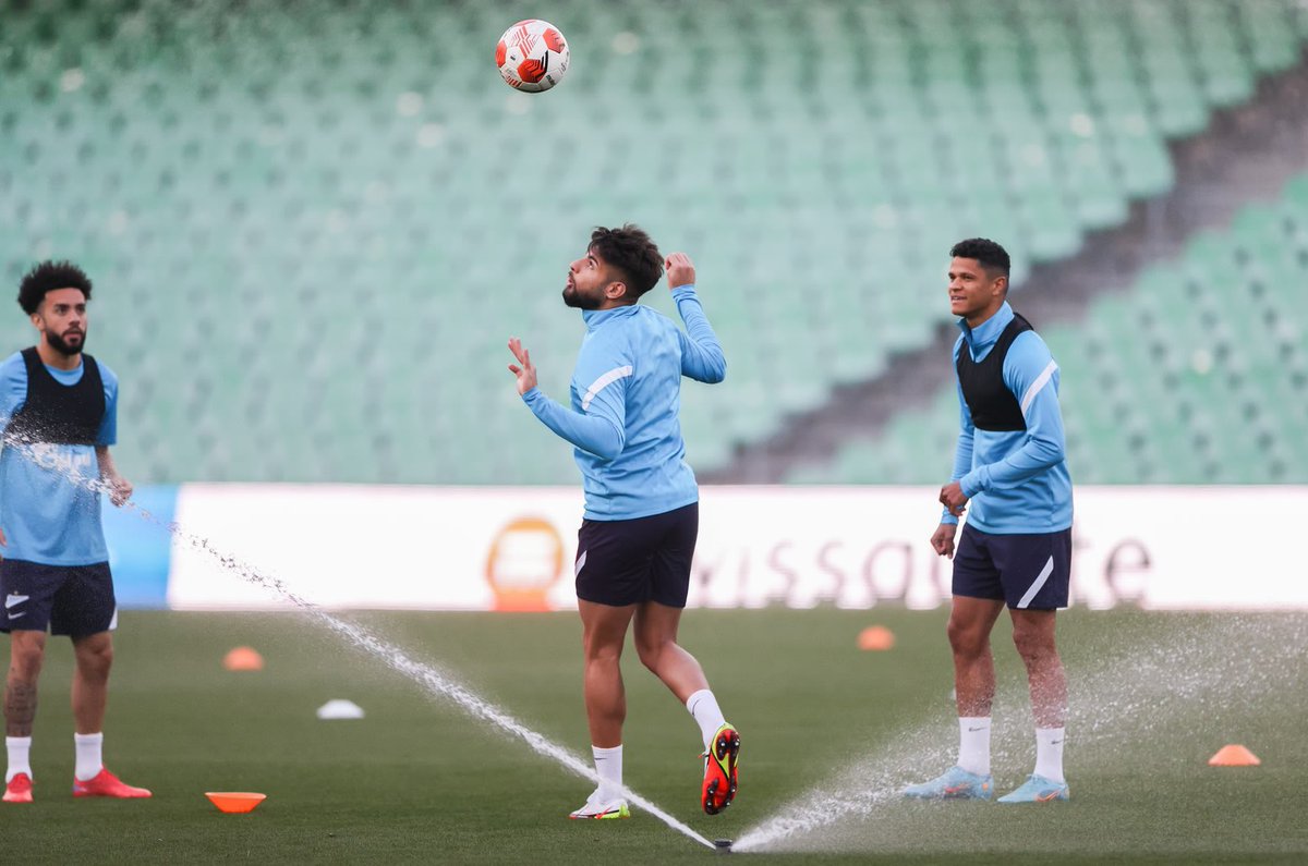 fczenit_de's tweet photo. Bilder vom öffentlichen Training im Estadio Benito Villamarin 🇪🇸

📸https://t.co/pLC0MqBJmf

#RealBetisZenit #UEL https://t.co/svhXqXf5rX