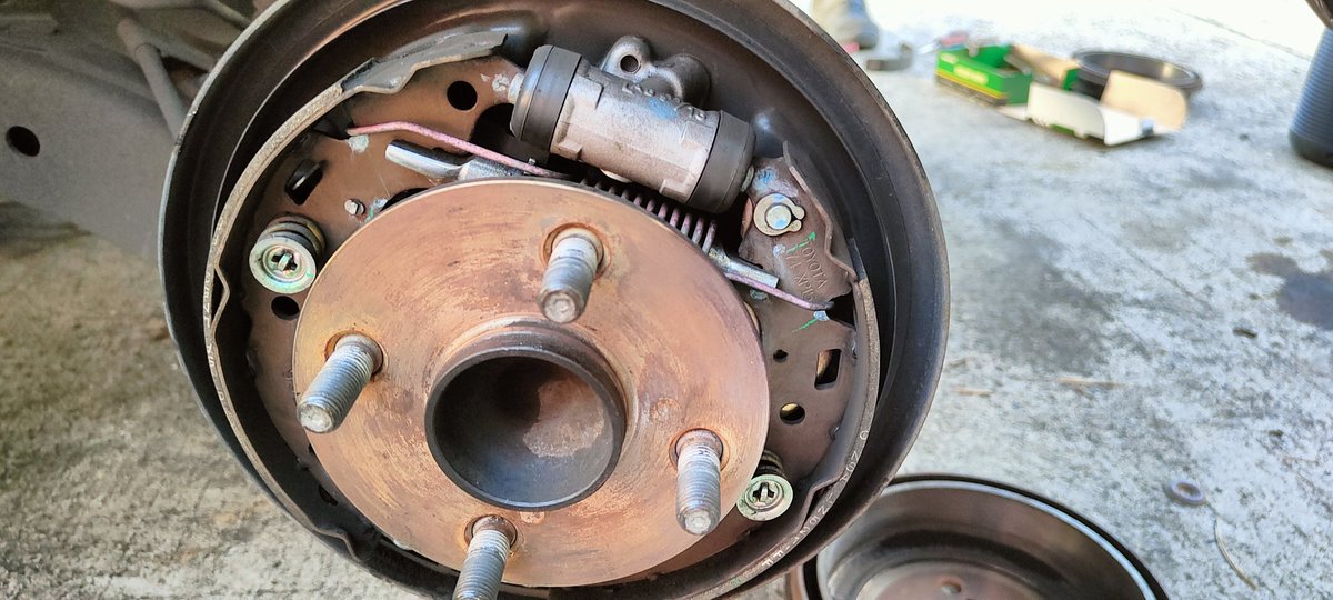 i fucking hate drum brakes