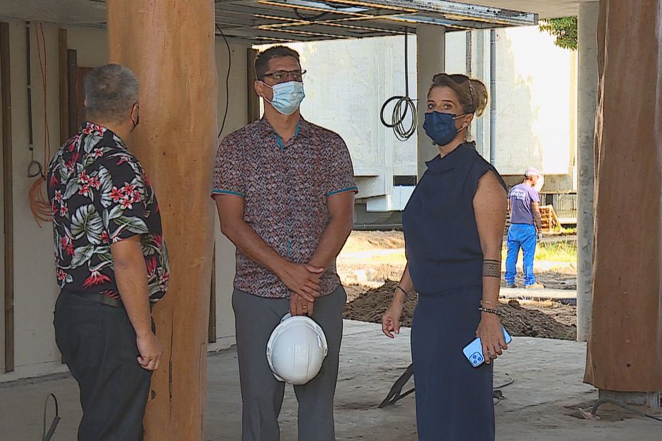 Polynesiela1ere's tweet photo. A peine nommés, les deux nouveaux ministres du gouvernement Fritch se mettent au travail ! Virginie Bruant et Naea Bennett devront impulser un nouveau souffle dans le domaine de la jeunesse, de l'emploi ou de la solidarité. Les deux… https://t.co/koRv3Be8Qu Tahiti Polynesie https://t.co/X5hCWGEVtj