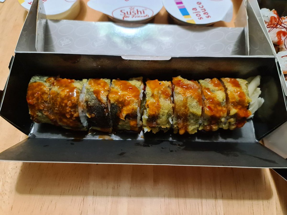 fachheiler's tweet photo. Haben heute mal #SushiForFriends getestet. Verdient definitiv weitere Studien. 😋 #OMNOMNOM #Sushi 🍣 https://t.co/U4a0gt45Gc
