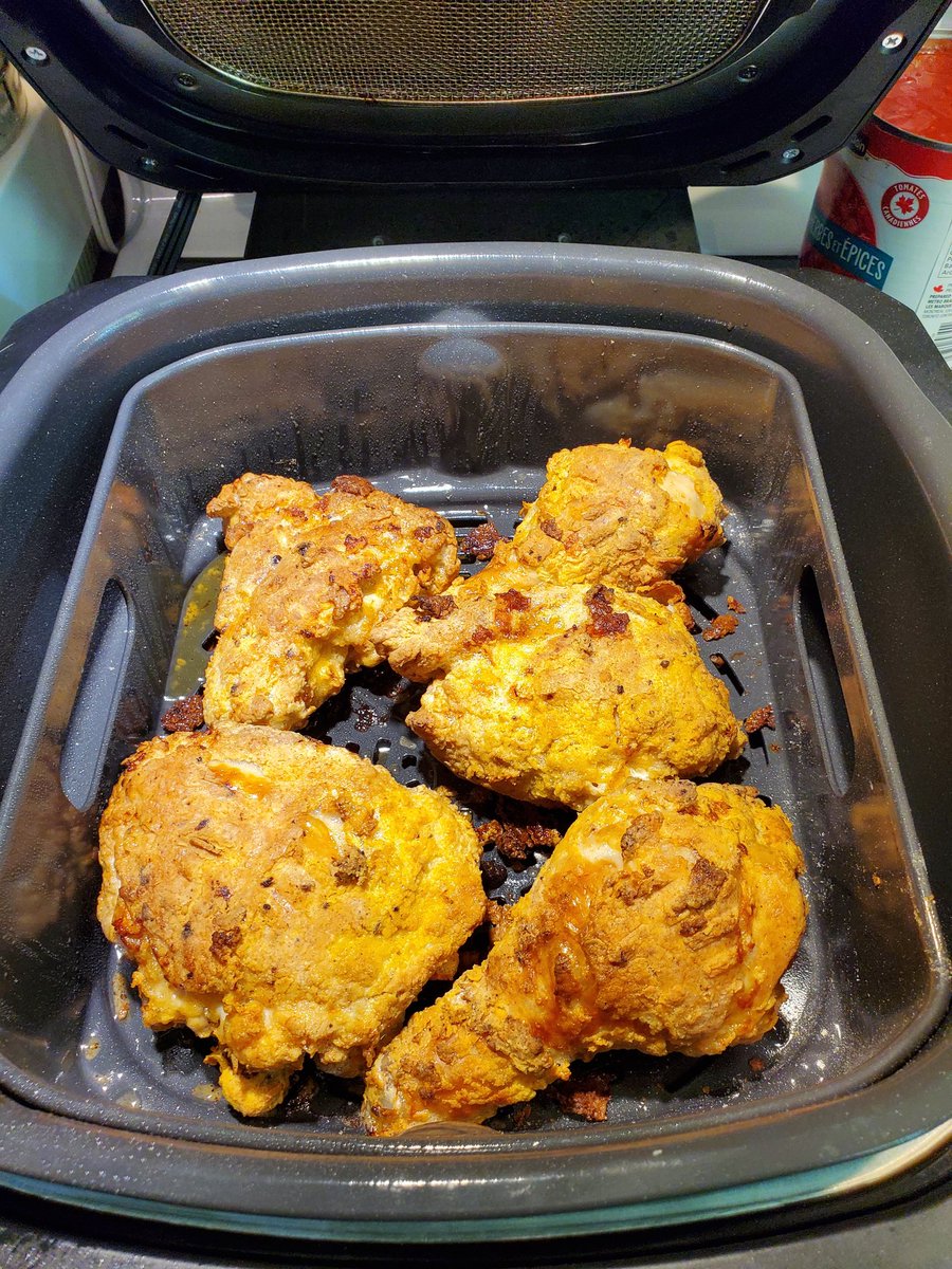 dianejess93's tweet photo. Love this new gadget, the Ninja foodi 5 in 1 grill. Air fried southern fried chicken, then turned it into Giada's chicken cacciatore. Of course triple wine, triple garlic π
#ninjafoodigrill #southernfriedchicken #chickencacciatore #LotsofWine #l
#LotsofWine #FreshBasil https://t.co/YHAkoGVyrF
