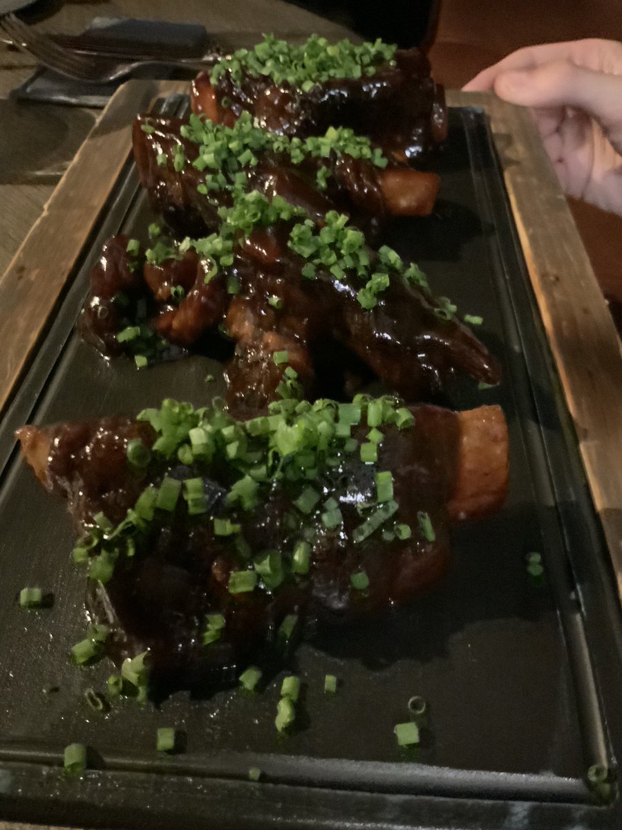 Andrea_Radic's tweet photo. La cucina di Eugenio Roncoroni è talento passione e grande professionalità. Gusto e sapore si una vera #grandetable 👏👏👏 Al Mercato Steaks & Burgers a Milano https://t.co/Y5DiJX11nM