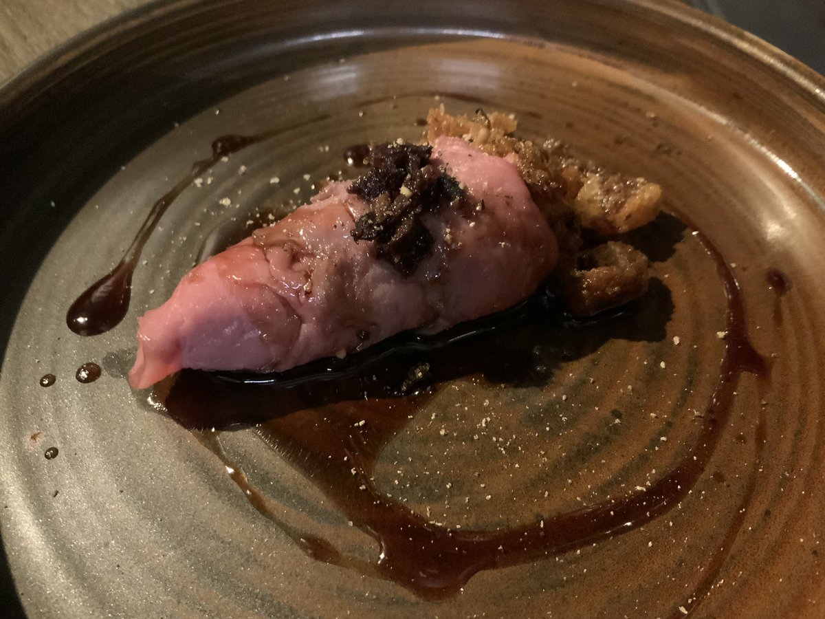 Andrea_Radic's tweet photo. La cucina di Eugenio Roncoroni è talento passione e grande professionalità. Gusto e sapore si una vera #grandetable 👏👏👏 Al Mercato Steaks & Burgers a Milano https://t.co/Y5DiJX11nM