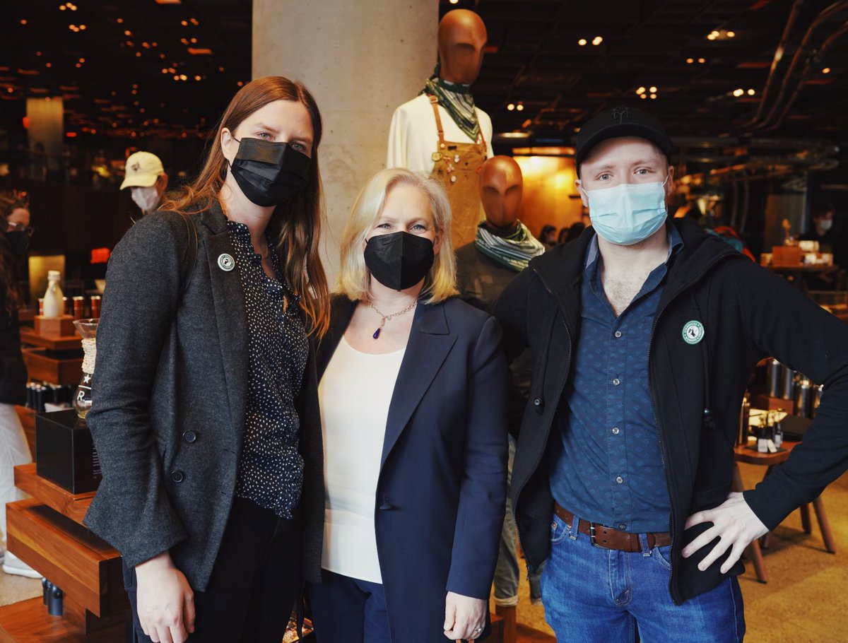 SenGillibrand's tweet image. Met with @WorkersUnitedNY and @SBWorkersUnited today in New York City! I&apos;ve been proud to stand with Starbucks workers since the beginning in Buffalo — and I&apos;ll keep fighting to pass the #PROAct so that every worker can unionize without intimidation or fear of retaliation.