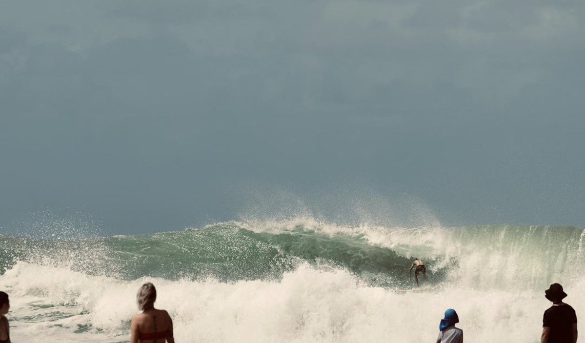 STOKEDNFT's tweet photo. Insane barrel caught at snapper. https://t.co/nswpyf8HFE