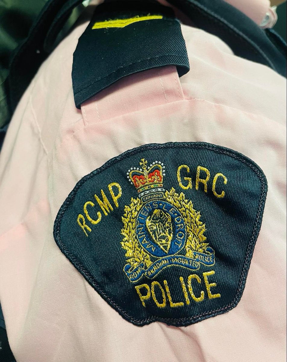 comoxvalleyrcmp's tweet photo. Kindness is one size fits all, #Pinkitforward! We’re showing our support by wearing our
@pinkshirtday shirts. https://t.co/ARhS4WJHUQ