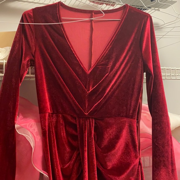 cexley425's tweet photo. So good I had to share! Check out all the items I'm loving on @Poshmarkapp #poshmark #fashion #style #shopmycloset #loversfriends #vincecamuto: https://t.co/dNP2atJjH3 https://t.co/MUvi10NkJI