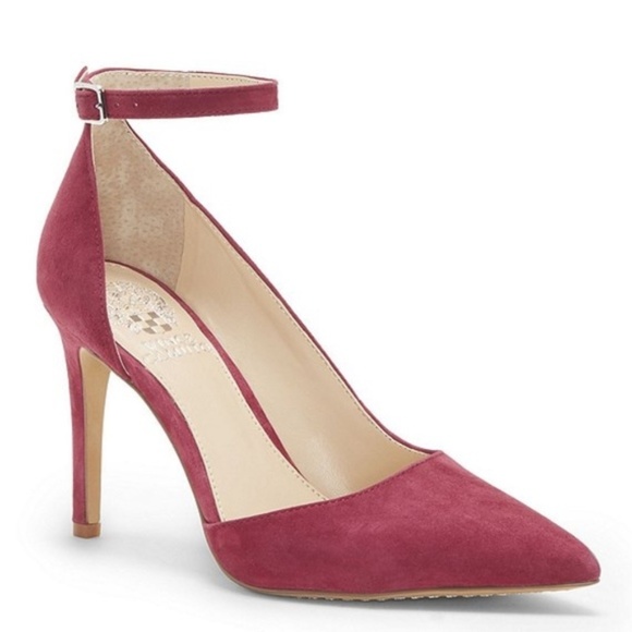 cexley425's tweet photo. So good I had to share! Check out all the items I'm loving on @Poshmarkapp #poshmark #fashion #style #shopmycloset #loversfriends #vincecamuto: https://t.co/dNP2atJjH3 https://t.co/MUvi10NkJI