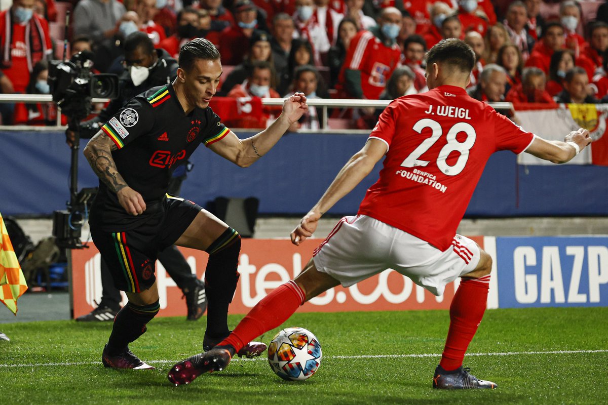 бенфика тулуза. локомотив брюгге 2002. бенфика тулуза 15 февраля. лч брюгге бенфика. бенфика тулуза.