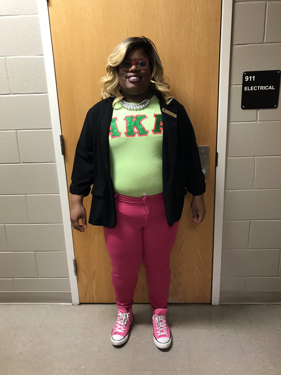 king_hanley's tweet photo. HBCU Week at Westside, sponsored by Sophomore STARS. #Blackhistorymonth2022 https://t.co/mRlvJuNfnr