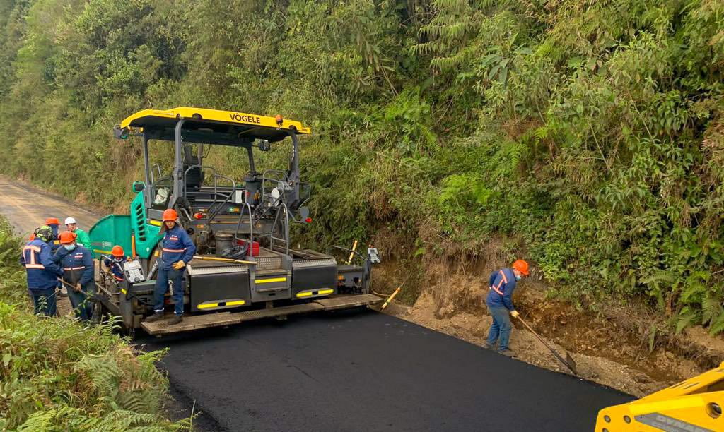SantisierraL's tweet photo. Uramita - Peque es una de las más de 20 cabeceras municipales que nos propusimos conectar durante nuestros cuatro años de Gobierno para saldar una deuda histórica de inequidad y dignificar la vida de nuestra gente 💚. https://t.co/a1pM7CE6hA