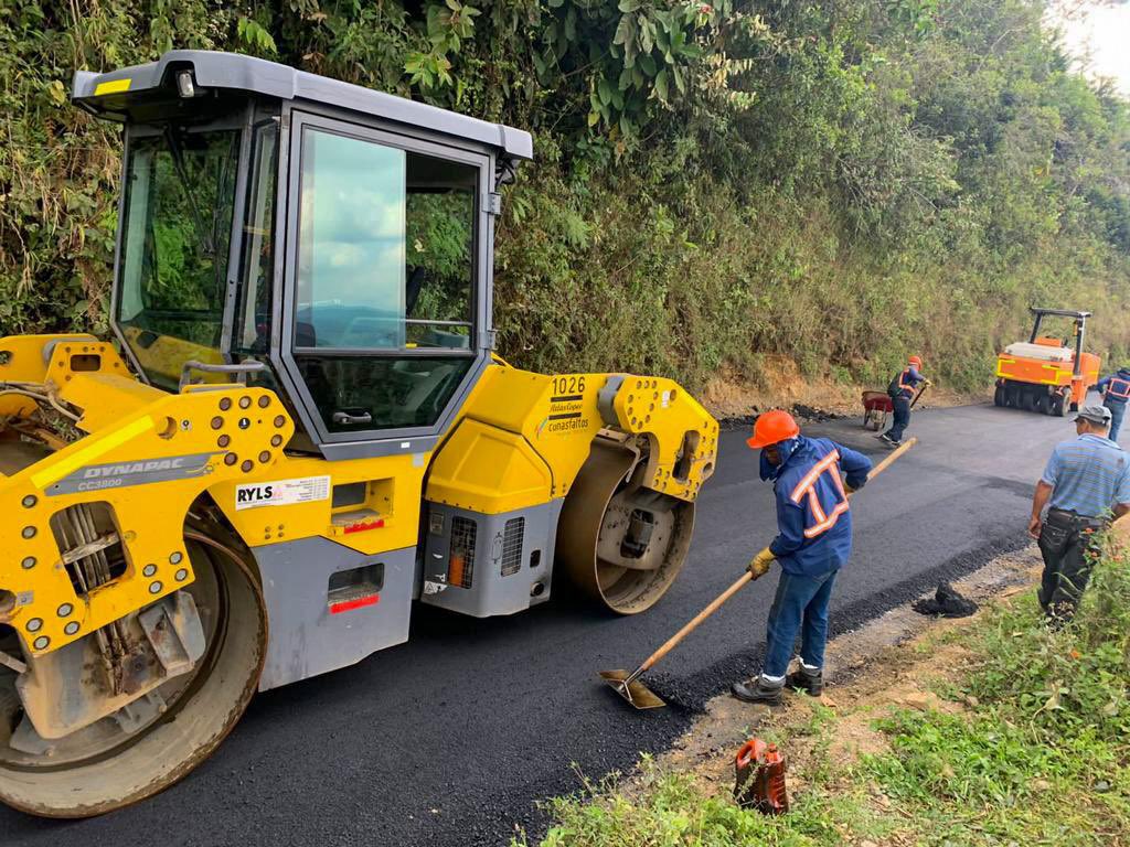 SantisierraL's tweet photo. Uramita - Peque es una de las más de 20 cabeceras municipales que nos propusimos conectar durante nuestros cuatro años de Gobierno para saldar una deuda histórica de inequidad y dignificar la vida de nuestra gente 💚. https://t.co/a1pM7CE6hA