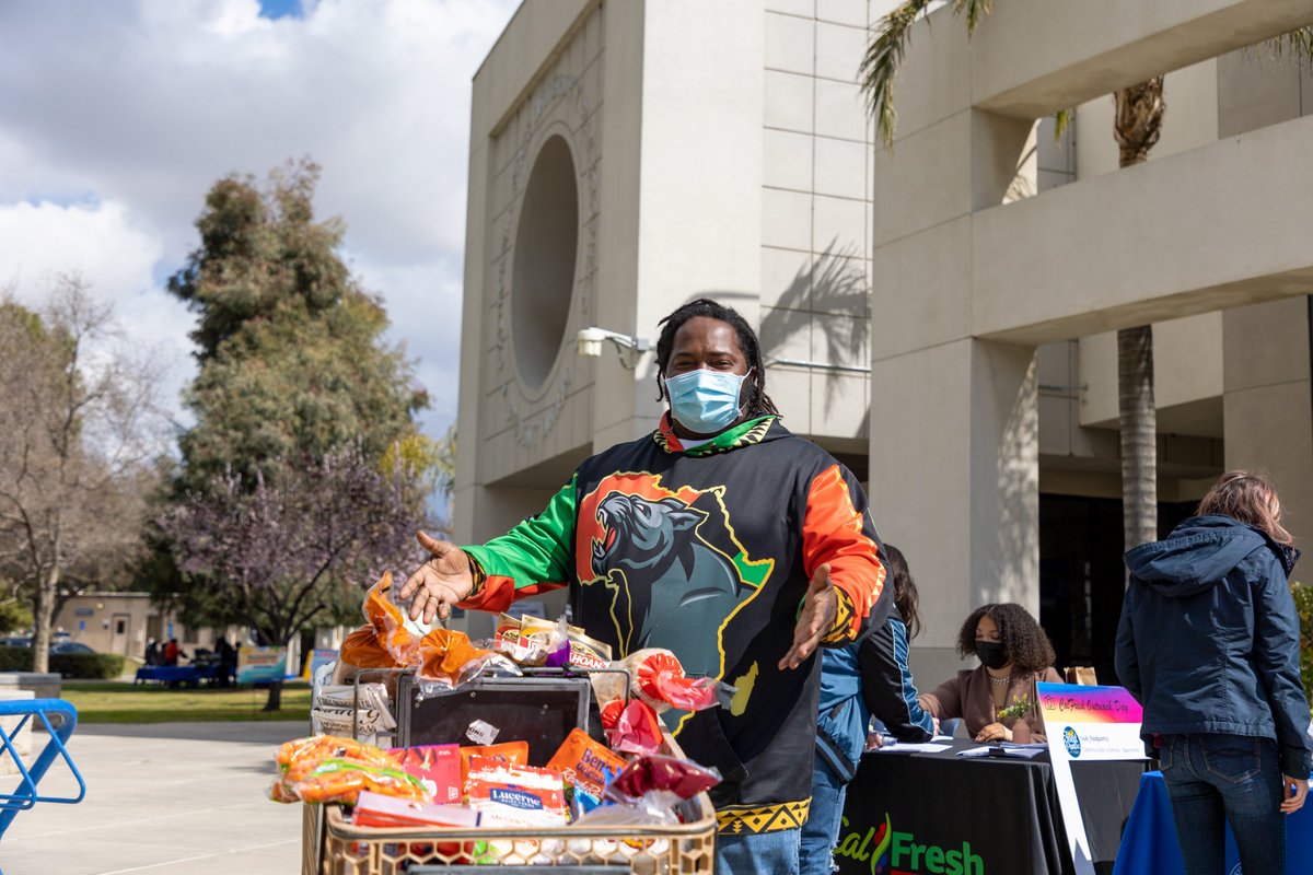 CSUBakersfield's tweet image. #WednesdayVibes during #CalFreshWeek 😎✅

Today, our CSUB #BasicNeeds team hosted a #CalFresh pre-screening and resource fair during `Runner Hour.

If you missed the resource fair, connect with @CsubFood or apply for CalFresh here: getcalfresh.org 

#StudentSuccess