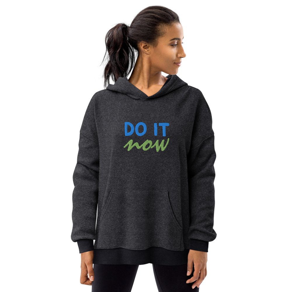 Made of ring-spun cotton and sueded fleece polyester, this unisex hoodie is exceptionally soft and comfortable. Its front pouch pocket and dropped shoulder give it a casual look, so if you're looking for a loungewear essential—this is it!

lilly-d.com/homepage/women…