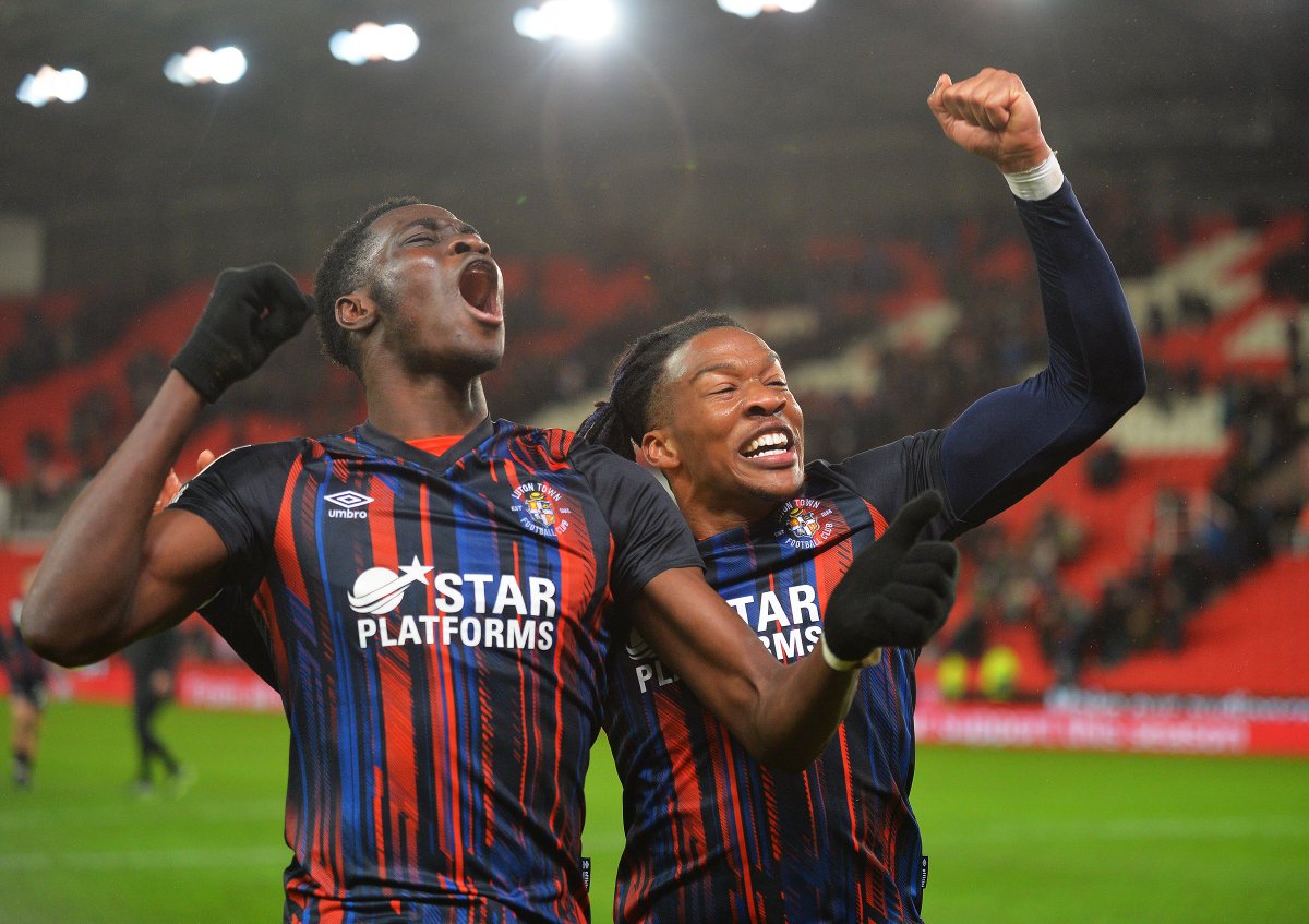 LutonTown's tweet photo. Goodnight, Hatters! Time for a lie down 💤

#COYH https://t.co/t2xp3PUIJu