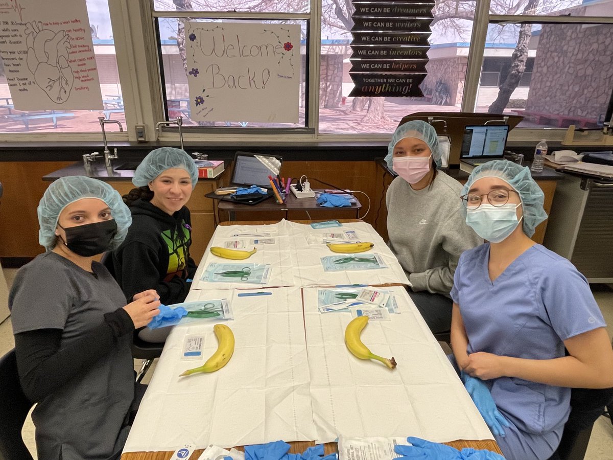 FArmendariz_SHS's tweet photo. What fun is practicing our suture removal skills without learning how to suture first? โฆ@socorrohpa_20โฉ #futurema https://t.co/3LayZlRlst