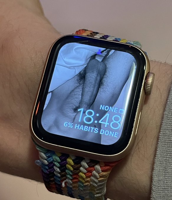 Maybe I shouldn&lsquo;t hook up my watch to my photos lol https://t.co/SnMVx53jYC