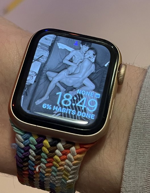 Maybe I shouldn&lsquo;t hook up my watch to my photos lol https://t.co/SnMVx53jYC