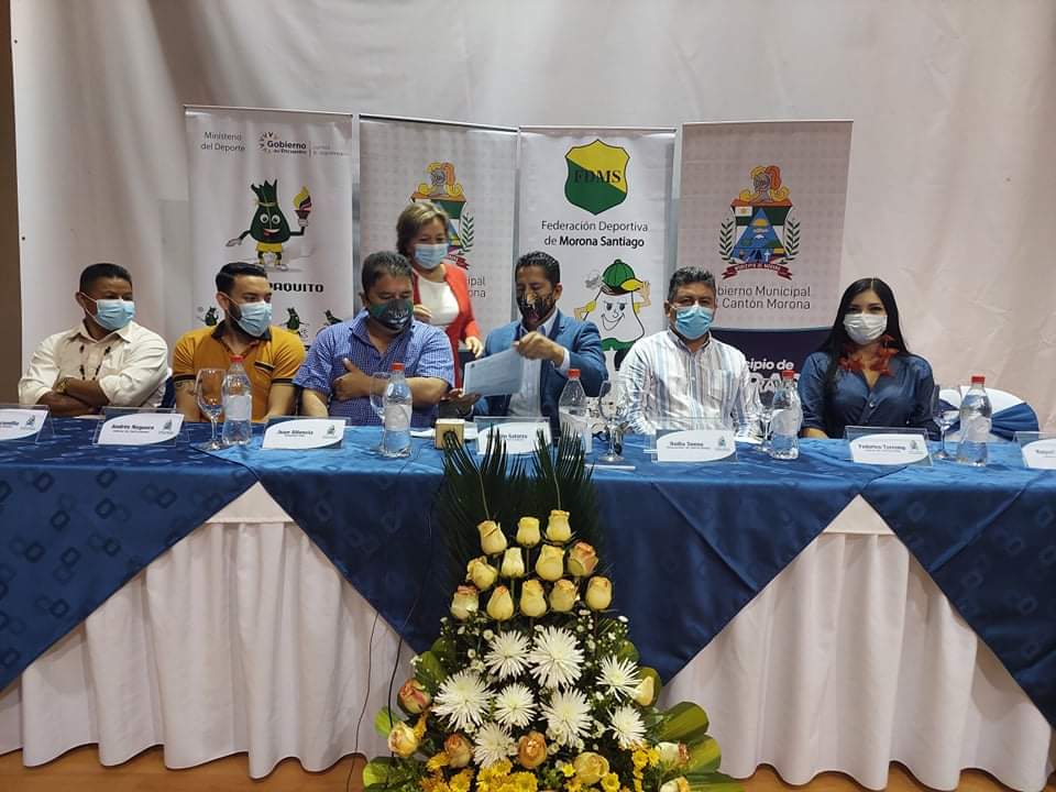 RakelTovar's tweet photo. Hoy se llevó a cabo la entrega de un cheque simbólico de $34.800,00 dólares mediante la firma de convenio de Cooperación Interinstitucional de Transferencia de Recursos entre el municipio de Morona  y la Federación Deportiva MS.
#Concejala #CantónMorona
#NuaKakaram🌺🍃 https://t.co/YxDJGwoxed