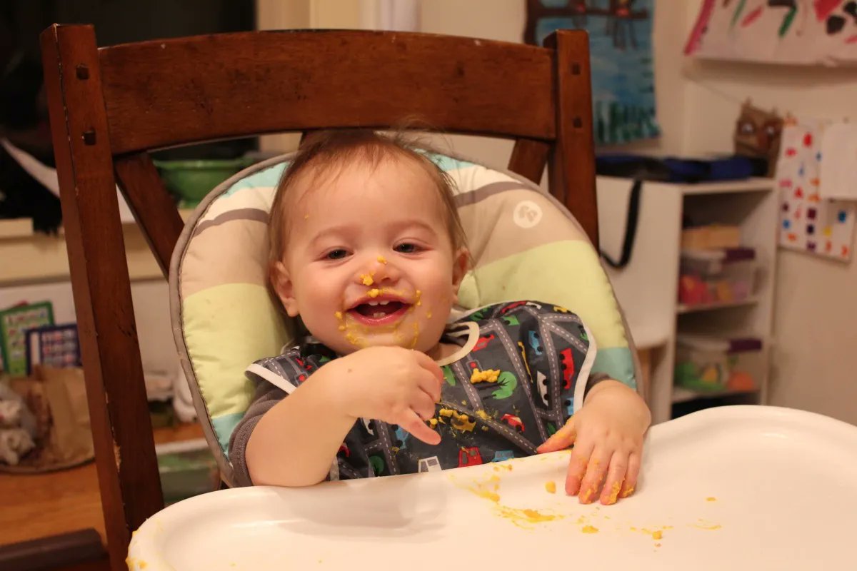 PernetFHS's tweet photo. There is a lot of usually conflicting advice when it comes to when and how to introduce potentially allergenic foods to your baby diet and how it influences their later risk of food allergies.  Here’s what the science says:
https://t.co/1k8bTwp4Dp https://t.co/s8Ve5XYKKo