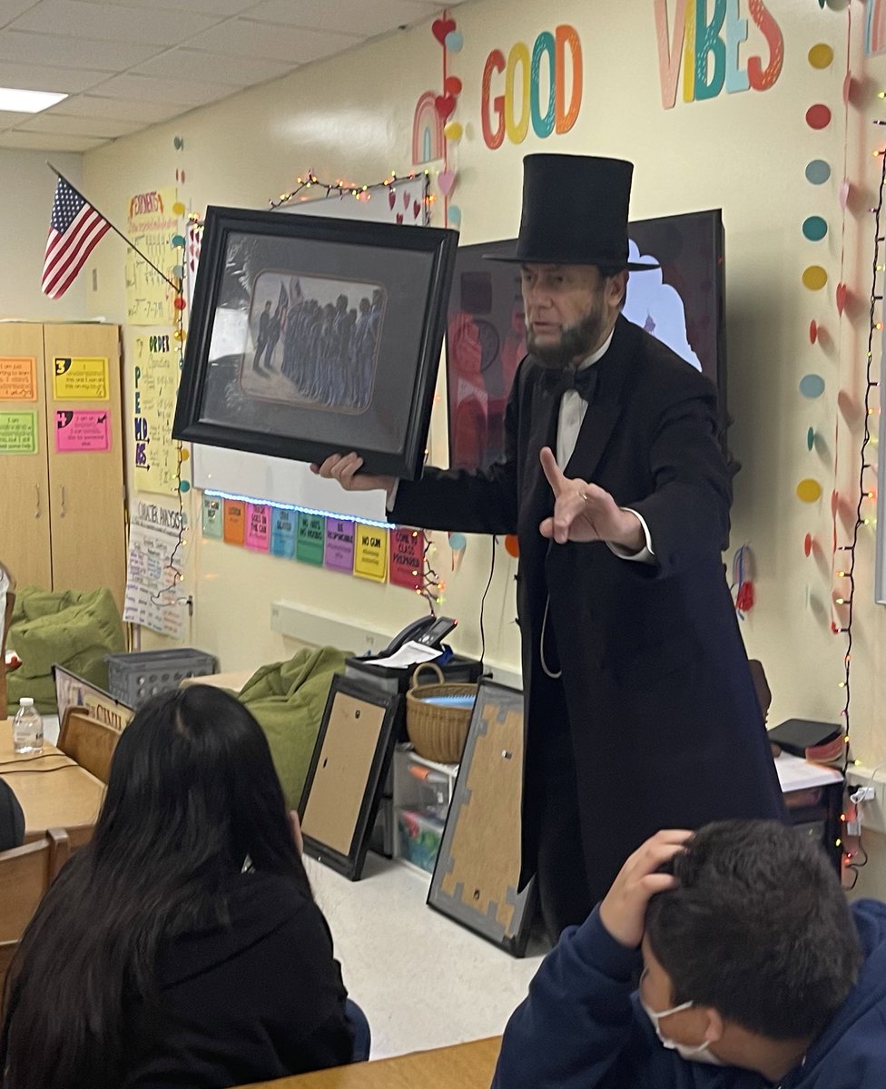 perkinsonreads's tweet photo. We might be a couple of days behind, but it was nice to have one of our very own Presidents visit us today!  Larry Like Lincoln did an amazing job of teaching my kids and staying in character!  We loved it! @Warren_Elem @MsChapman_FRC https://t.co/3hy25dBtt0