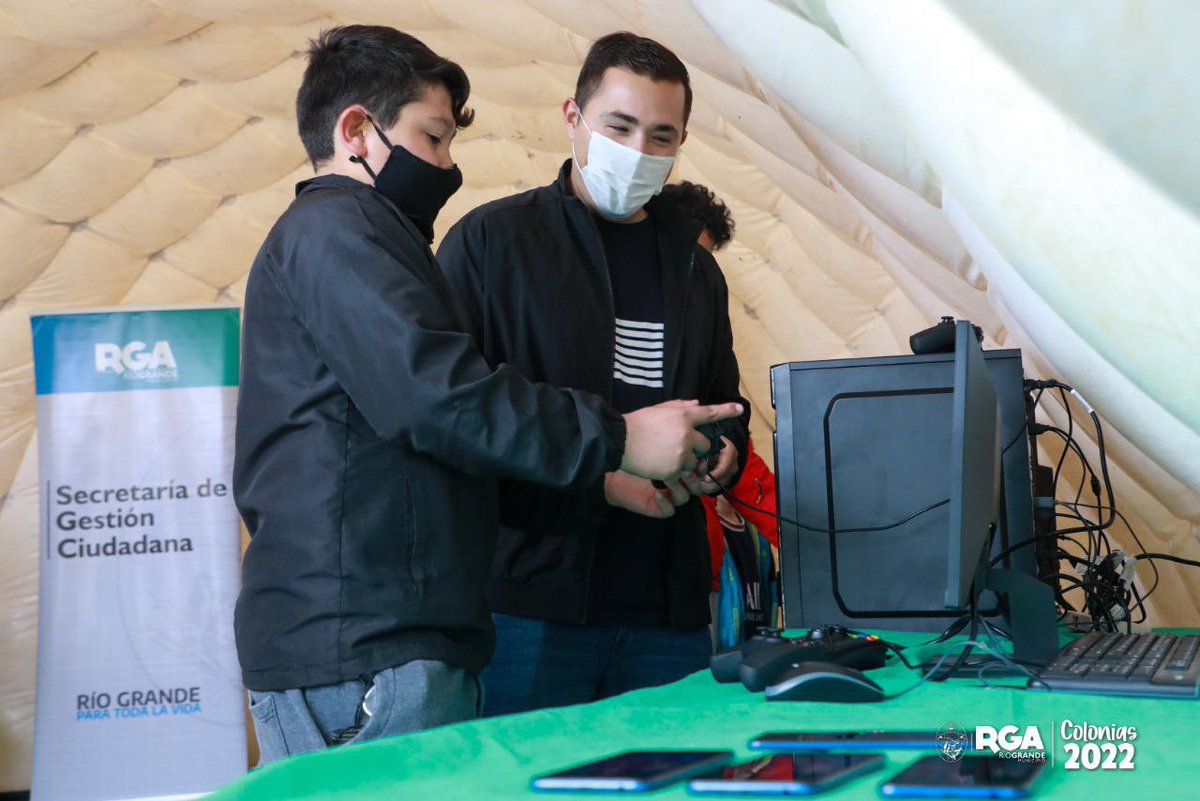 GonzaFerro's tweet photo. Inclusión digital real. 

De eso se tratan las actividades y herramientas con las que recorremos los barrios junto al equipo del Espacio Tecnológico Municipal.

Gestión Ciudadana 💙 https://t.co/810akRiE66