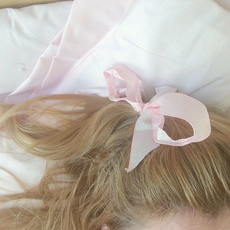 fakegilmore's tweet image. ⌕  search : #studytwt  👩🏼‍❤️‍💋‍👩🏼 ✧
ㅤ͏͏ ͏  ͏ 
   — yara, 15y, aquario 
   — ela / dela
   — eng, pt-br
   — busco medicina 
   — gatos e gilmore girls &amp;lt;3

 ♡/↺ = moots !! 🦢