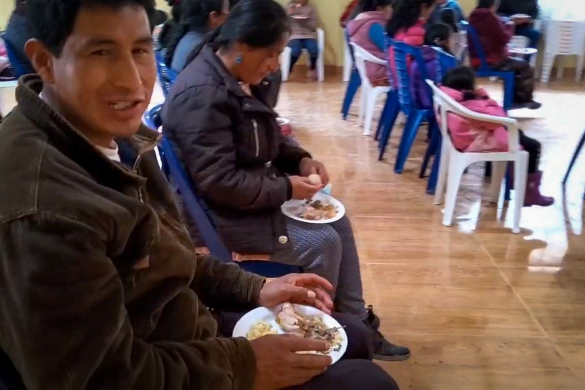 Semilla abrió el Comedor Comunal en Cuyo Chico-Pisac. Además se brindó atención médica y se obsequió medicamentos. Durante su inauguración se contó con la presencia de 130 personas, quienes recibieron una porción de lechón con papas y mote.
Seguimos trabajando para cambiar vidas.