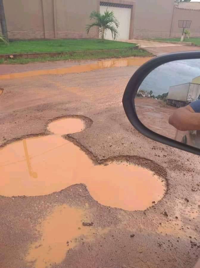 ClaudioMonster3's tweet photo. A @Disney comprou até o buraco da minha rua 🤣😂 https://t.co/f7hoYYrA1i