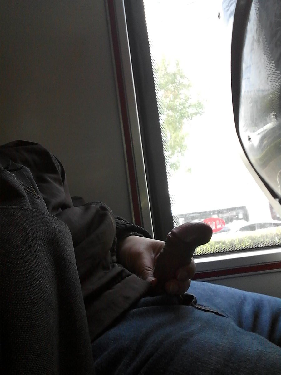 上班公車上
不巧有點背光