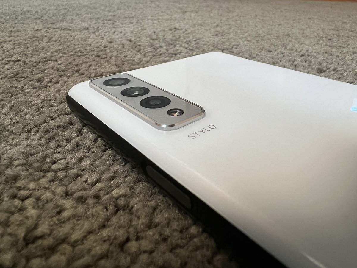 AppleProto03's tweet photo. Never before seen: LG Stylo 7. This device was cancelled and never made it past the development stage, due to LG leaving the smartphone market. Specs in comments. #LG https://t.co/P8deTkAwBR