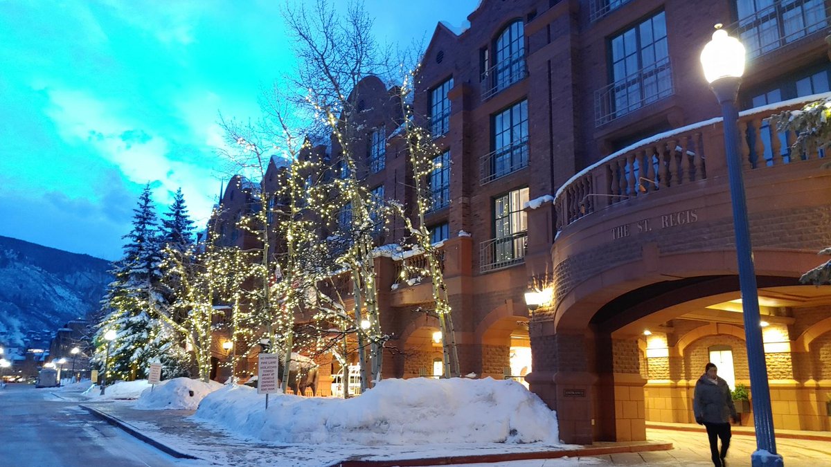 AECOSurgery's tweet photo. Next week, the #AECOSAspen Winter Symposium, the premier event of 2022 will commence at the @StRegisAspen.🏔️ We are looking forward to a productive meeting. Safe travels, all! https://t.co/DxnutxPJ76 https://t.co/wZfKU4BNXQ