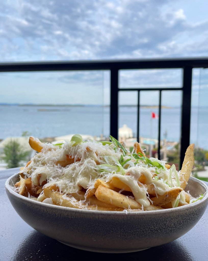 Truffle fries, anyone? We are looking forward to welcoming back warmer, longer days and the return of patio season!

📸 Tasting Victoria
bit.ly/2TIhl6d
