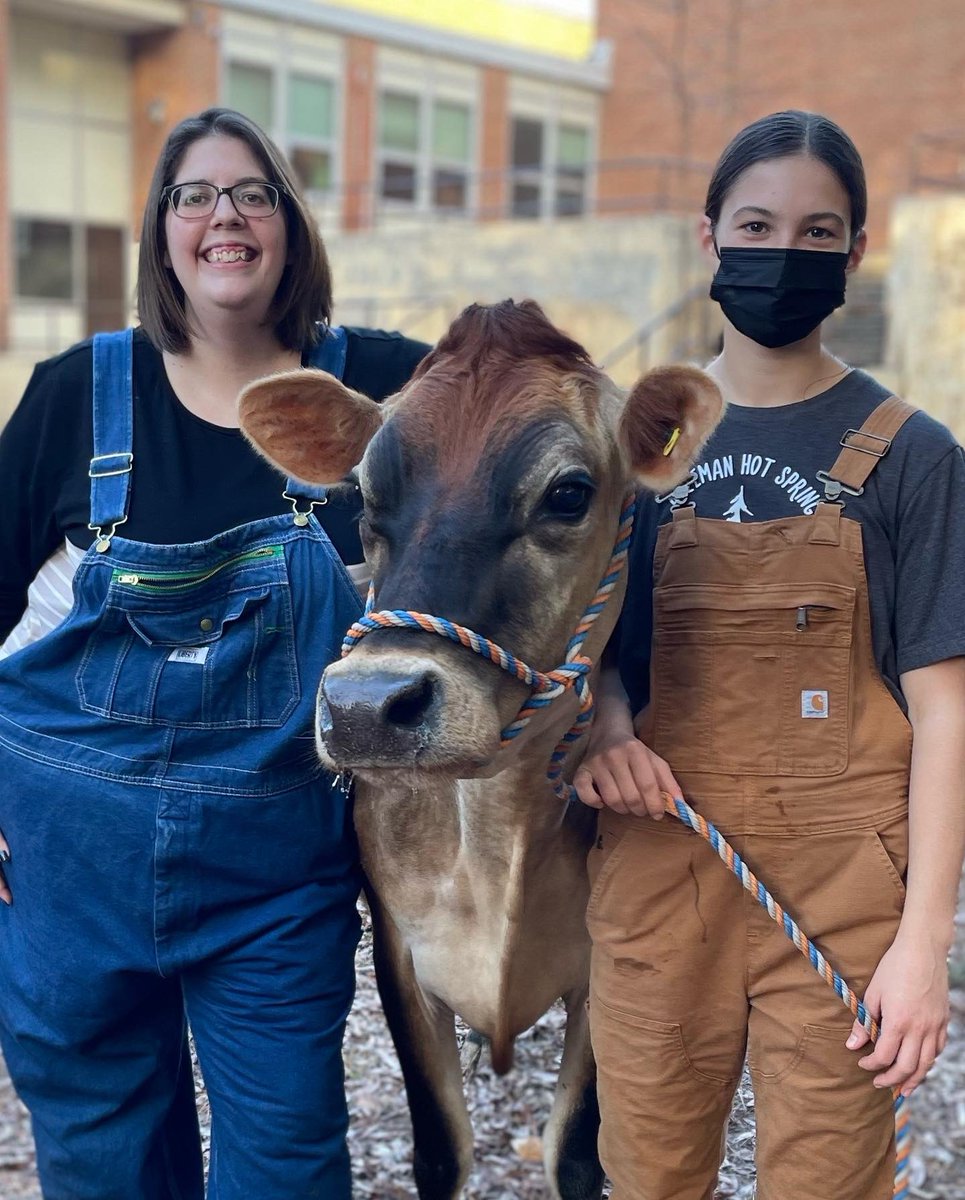AgSommerfeld's tweet photo. Today the JHS FFA had a local farmer come to campus with one of their farms Dairy Cows! The students were SO EXCITED to meet and greet with a real animal all while learning about the dairy industry and different facts and cows #agintheclassroom #dpscte https://t.co/YoRSwRgBBX