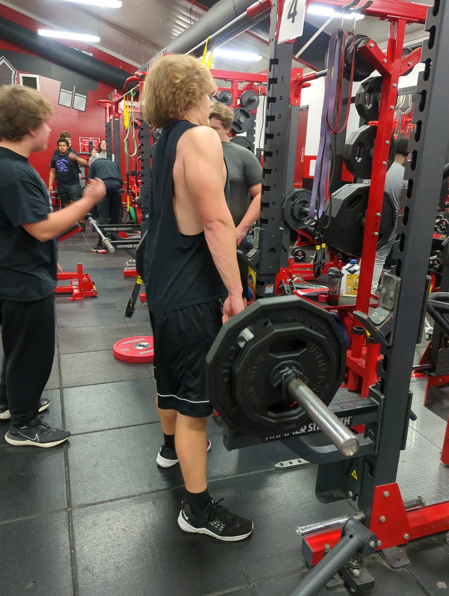 ohstrength's tweet photo. Another day of building it!!  30 middle school and 50 high school guys!!  Work hard enough to #betonyourself #selfmade #runningoutofroom @tylerelrod10 @rodenjustin @coachrklotz18 https://t.co/7avUcQfC4c