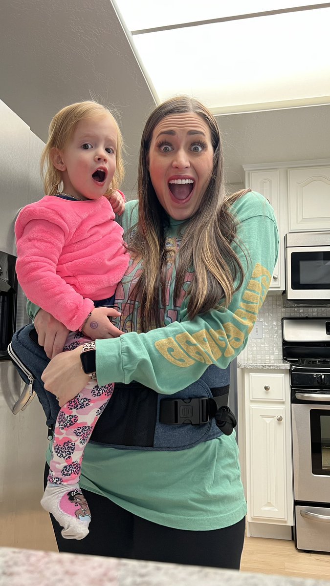 AmongTheYoungs's tweet photo. Loving my new @tushbaby !! #tushbaby use code: AMONGTHEYOUNGS!! https://t.co/zzLz3Ng3Ys https://t.co/amAYFMdTyO