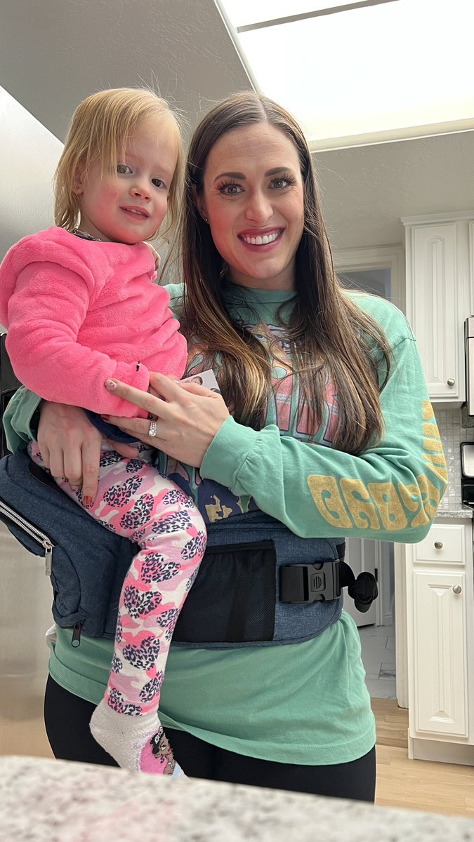 AmongTheYoungs's tweet photo. Loving my new @tushbaby !! #tushbaby use code: AMONGTHEYOUNGS!! https://t.co/zzLz3Ng3Ys https://t.co/amAYFMdTyO