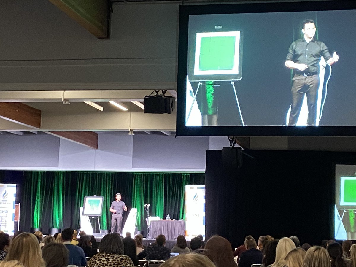 GotBulldogPride's tweet image. An engaging educator and incredible musician. Makes you wonder if you know what you really know. Absolutely AH-MAZING!Wonder what his name is? #impossiblescience #CISC2022 #wow