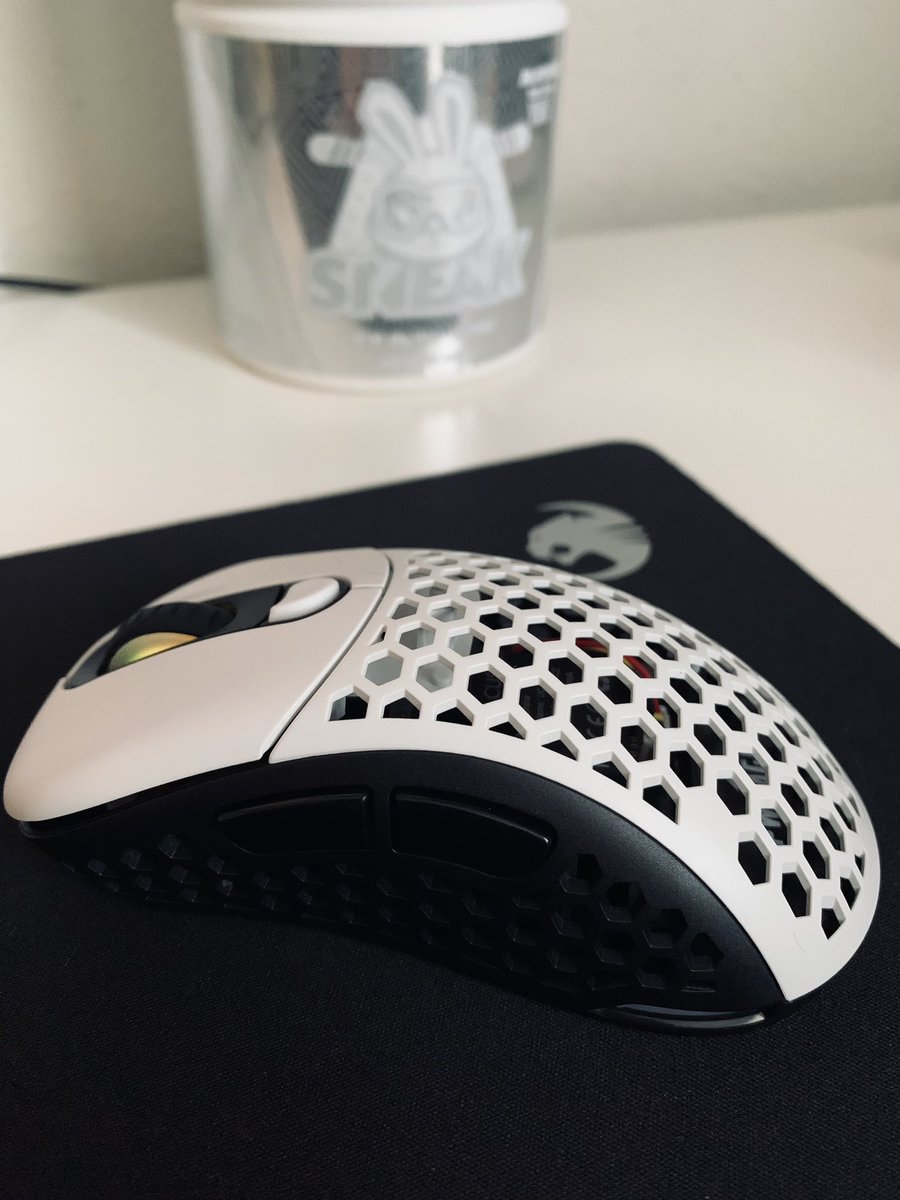 alanalvarrezz's tweet image. best mouse i ever used ❄️ @PwnageOfficial #pwnage
