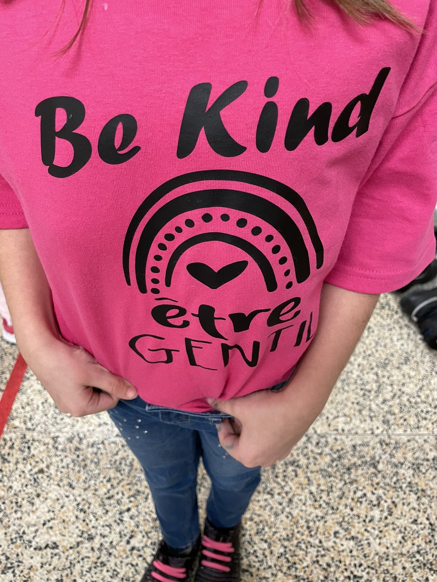 mswhitewrdsb's tweet photo. Today in grade 1 we talked about spreading kindness!  It was a sea of #pinkshirts at @brewrdsb https://t.co/TCYj0ZxyCs