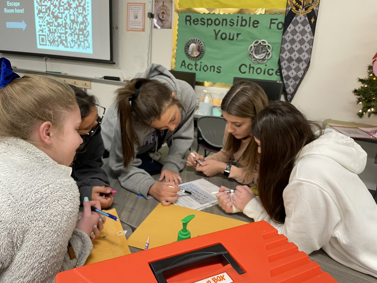 Escape Room in the library with <a href="/PieperMSLibrary/">Jess Powell</a> is always the best day! Collaboration ON 👏🏼 POINT 👏🏼
